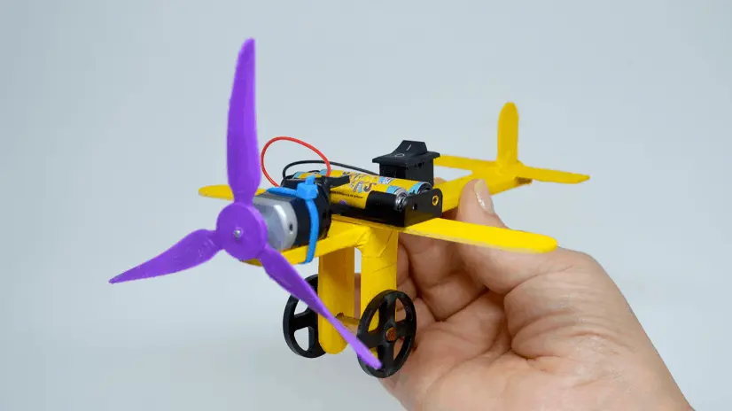 Como fazer um avião com palito de picolé!