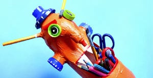 Monstro  Porta-Trecos   na Fábrica de Brinquedos